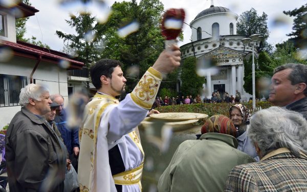 Izvorul Tămăduirii: Semnificație profundă și tradiții la creștini
