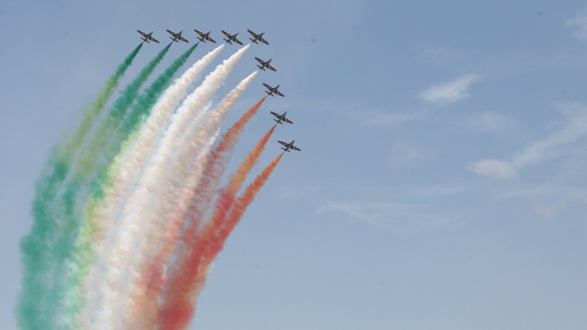 Frecce Tricolori revine la București în 2026, la BIAS Cea mai faimoasă patrulă acrobatică a Forțelor Aeriene Italiene, Frecce Tricolori, va reveni pe cerul Capitalei, la Bucharest International Air Show (BIAS) 2026