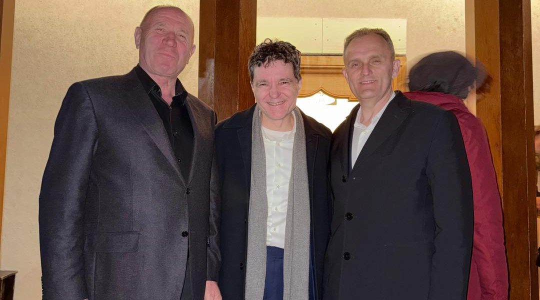 Nicuşor Dan, la Mănăstirea Cornu, cu șefii PSD din Prahova