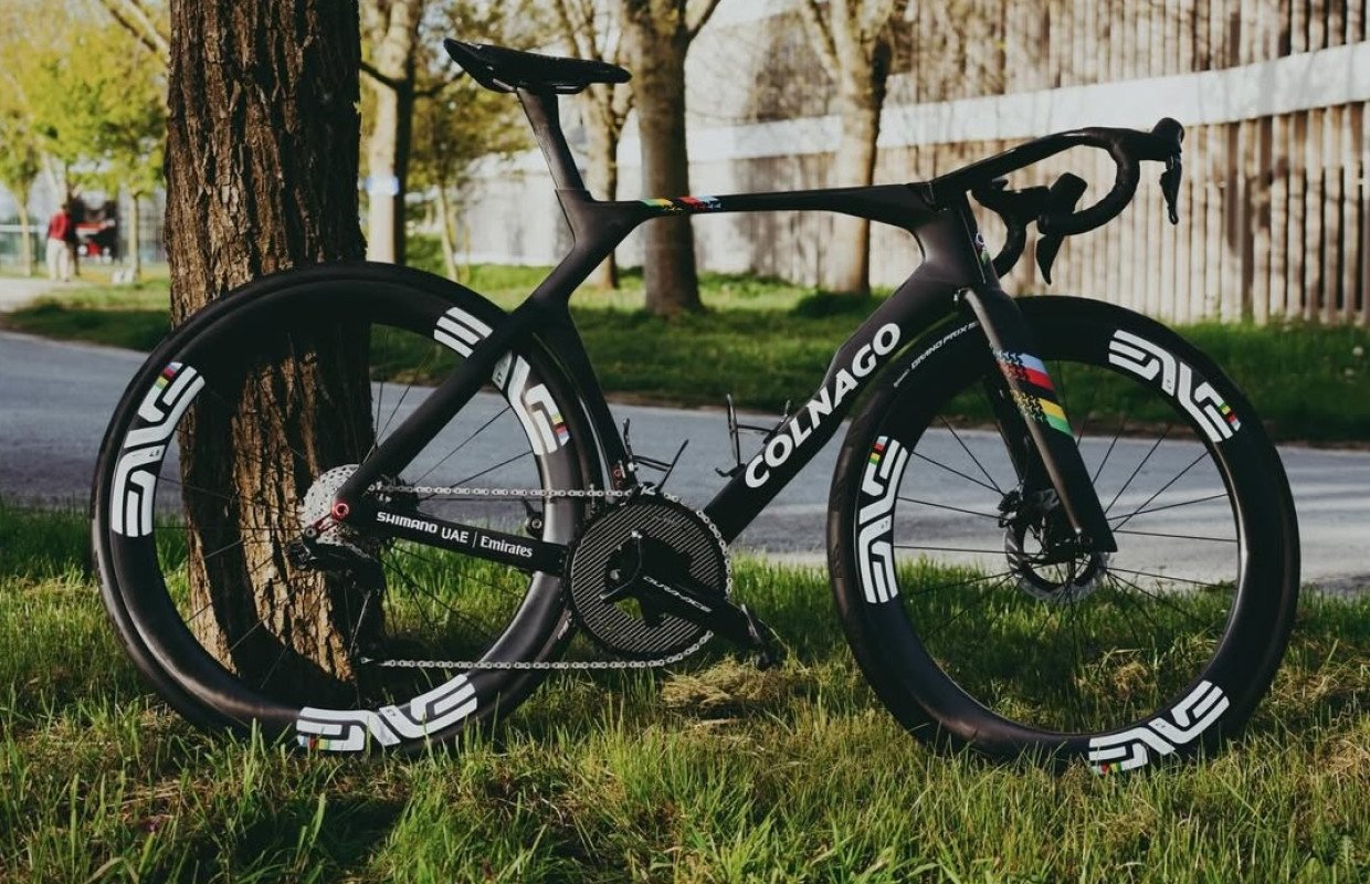 Începe MONTAJUL BICICLETEI lui Pogacar pentru Paris-Roubaix 2026