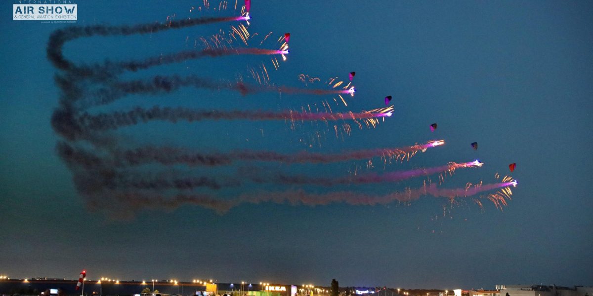 Flying Dragons revin la BIAS 2026: Parapante motorizate în spectacol la București