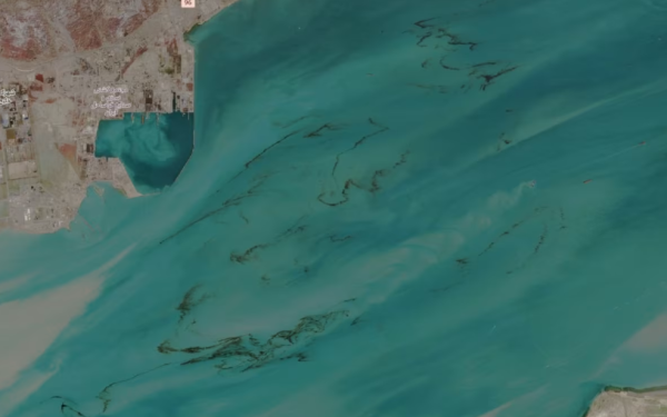 Deversări URIAȘE de petrol în Golf, după atacuri asupra navelor și instalațiilor