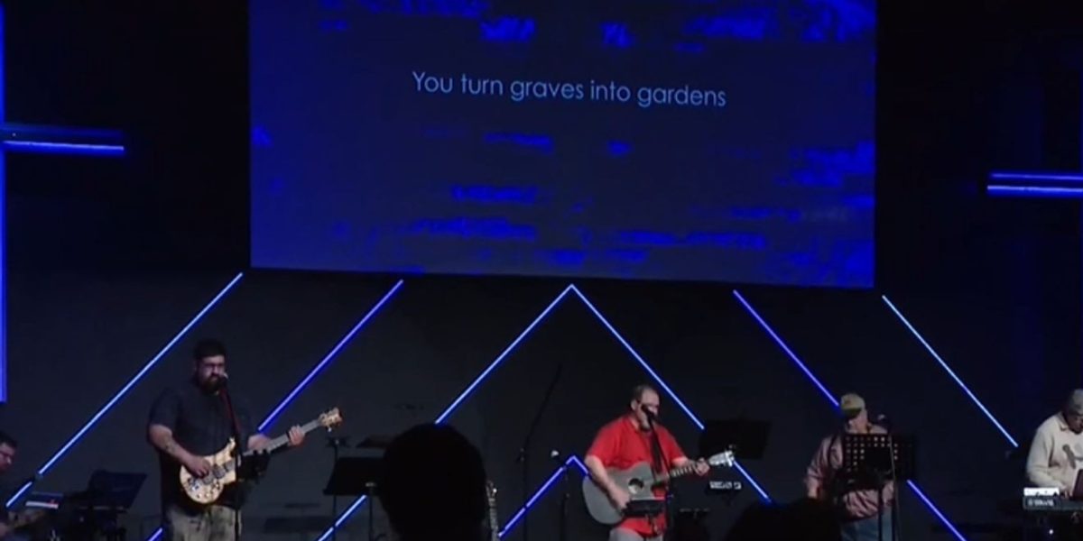 Praise in the Park, mutat la Biserica Crossroads, din cauza vremii
