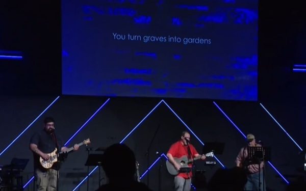 Praise in the Park, mutat la Biserica Crossroads, din cauza vremii