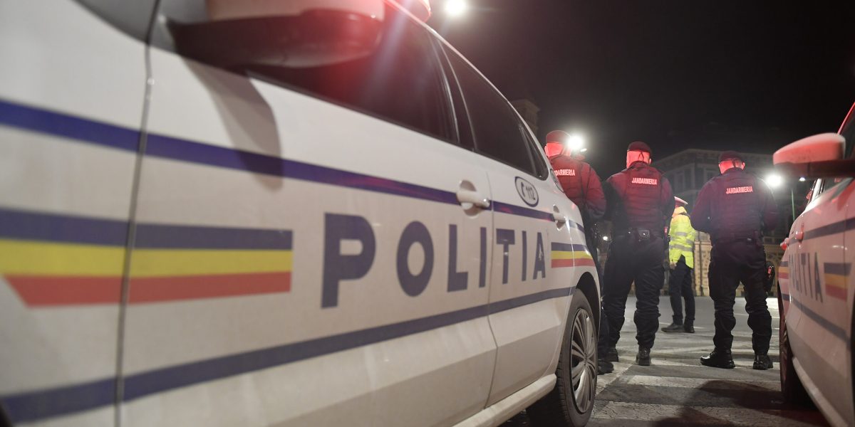 Tineri, prinși într-un carusel, salvați de pompieri după 40 de minute