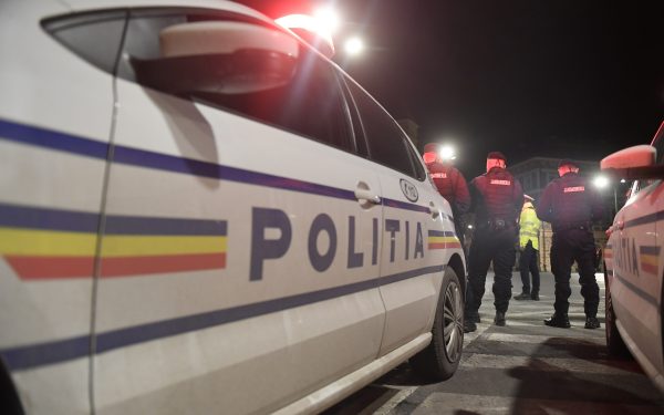 Tineri, prinși într-un carusel, salvați de pompieri după 40 de minute