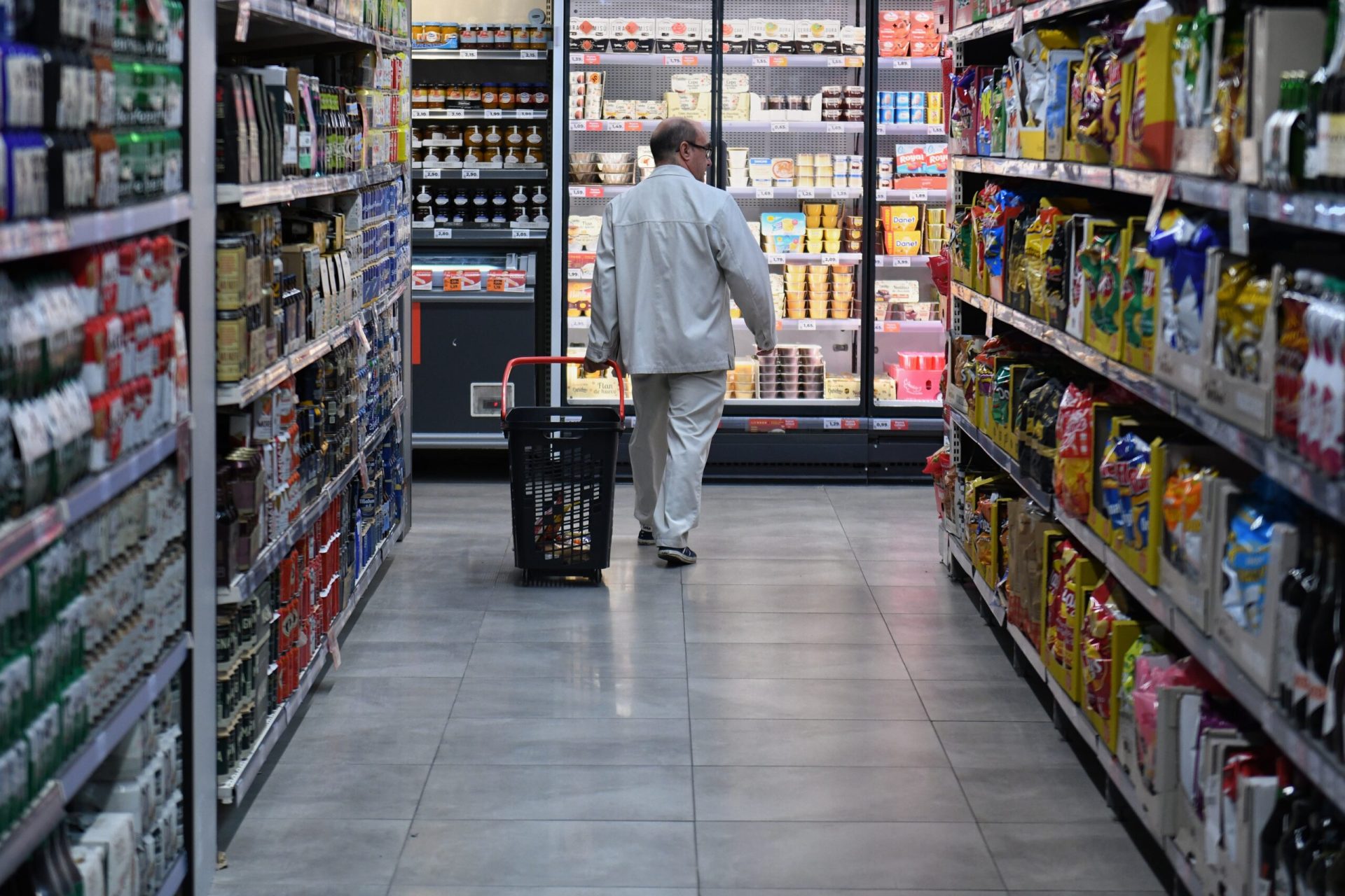 Majoritatea magazinelor din România își vor modifica programul de funcționare în perioada sărbătorilor de Paște, cu accent pe sâmbătă, 11 aprilie, și prima zi de Paște, duminică, 12 aprilie