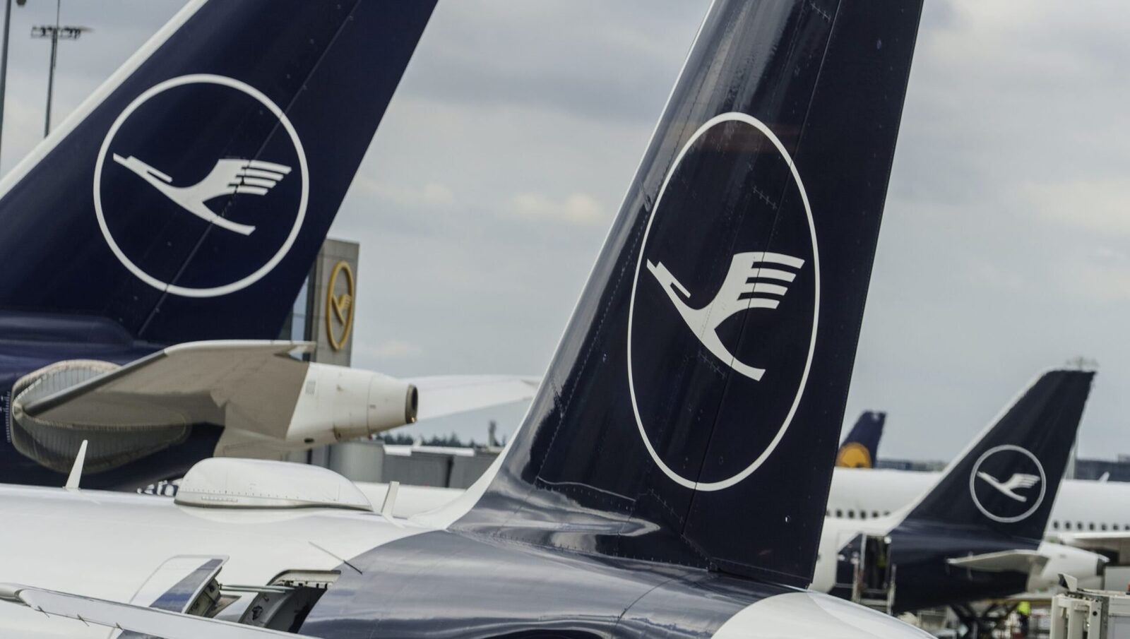 Traficul aerian dintre România și Germania este serios perturbat vineri din cauza unei greve ample în cadrul companiei Lufthansa