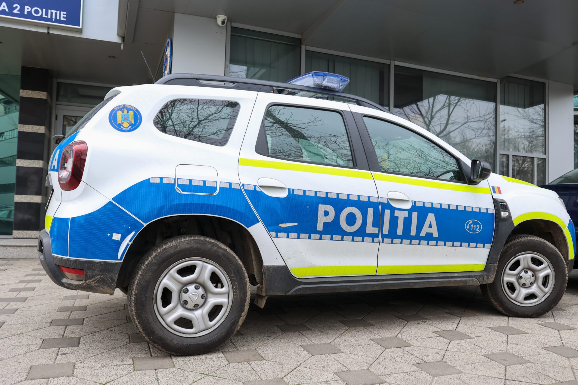 Șofer urmărit prin București, un polițist rănit în urmărire