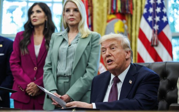 Dificultăți pentru Donald Trump: Ignoră sfaturile și improvizează