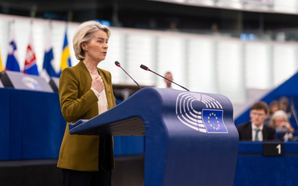 Bruxelles: Verificarea vârstei pe net, pentru minori. Reacție la hărțuire, inacțiune