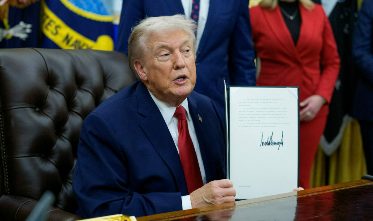 Donald Trump a anunțat o pauză de două săptămâni a bombardamentelor asupra Iranului, după discuții cu oficiali pakistanezi