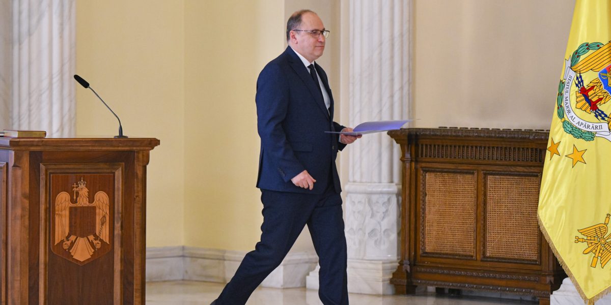 Dimian cere sporuri pentru profesori: 40+ ore pe săptămână, cu muncă de acasă