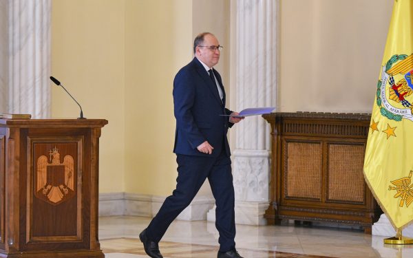Dimian cere sporuri pentru profesori: 40+ ore pe săptămână, cu muncă de acasă
