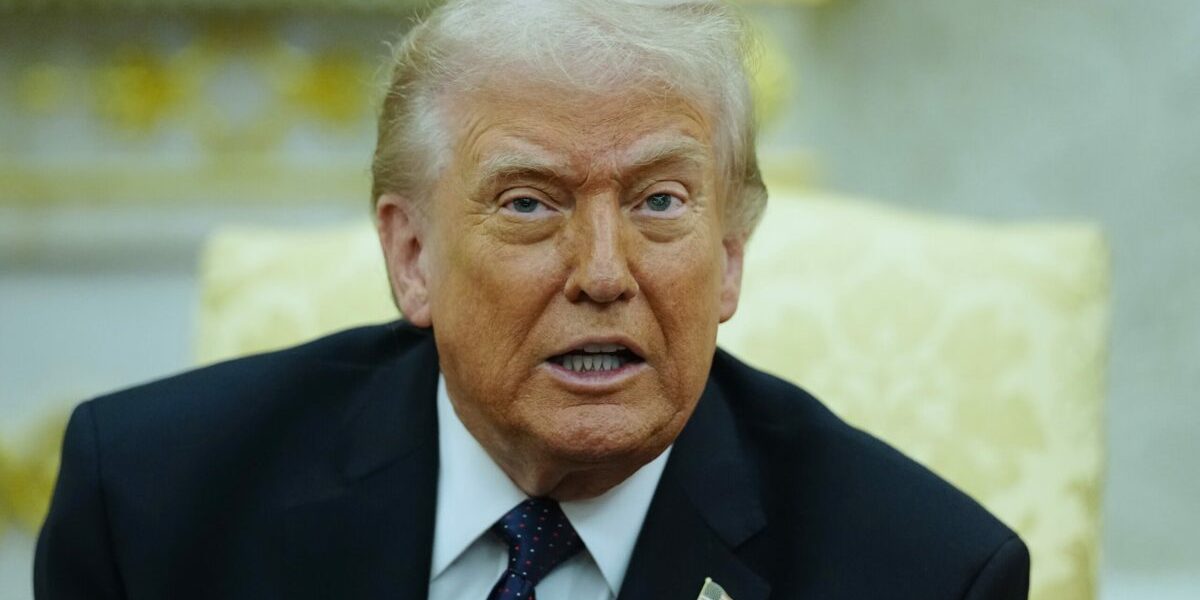 Trump, vindecător IA: Imaginea-șoc cu Donald în rol de Isus stârnește controverse