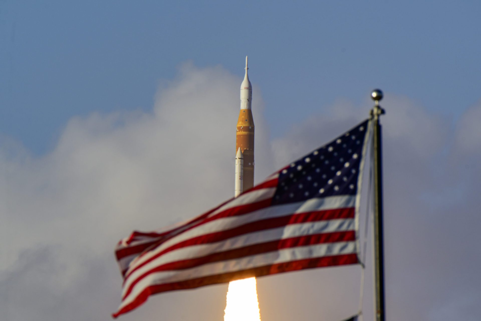 Explorarea Lunii a intrat într-o etapă de reconfigurare după decenii în care interesul pentru misiuni cu echipaj uman a scăzut considerabil