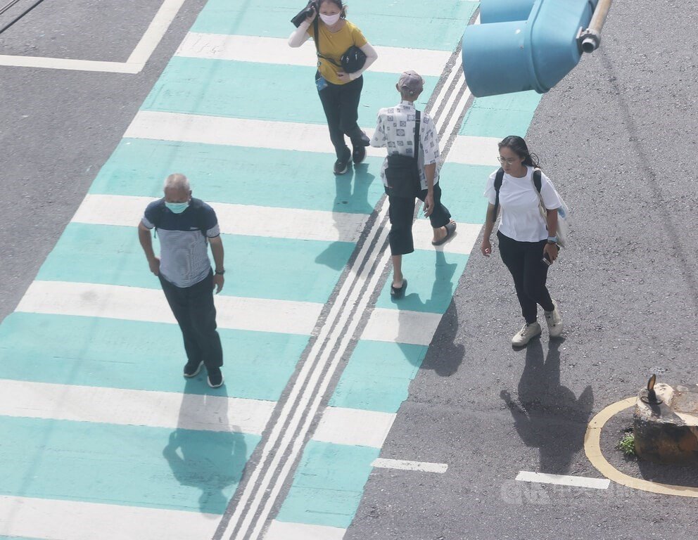 Temperaturi în uşoare creşteri în Taiwan înainte de apariţia frontului meteorologic cu ploi şi furtuni Taipei, 2 aprilie – Temperaturile în Taiwan se vor resimţi uşor mai calde în următoarele ore, înainte ca un front meteorologic recurent să aducă ploi şi furtuni, avertizează Administraţia Centrală pentru Meteorologie (CWA)