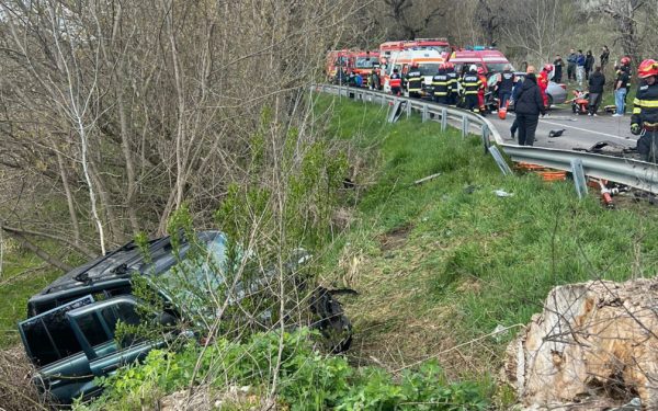 Accident GRAV în Sibiu: Cinci persoane, inclusiv doi adolescenți, la spital