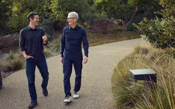 Cook revoluționează Apple: Creștere prin inovație, nu prin copiere
