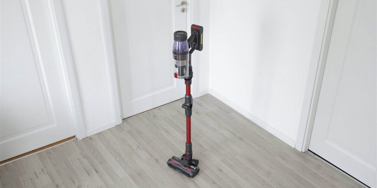 U16 Flex de la Ultenic: Aspiratorul vertical care dansează prin casă?