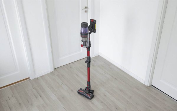 U16 Flex de la Ultenic: Aspiratorul vertical care dansează prin casă?