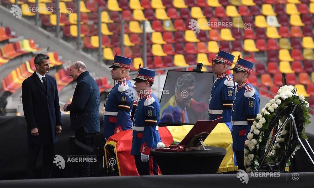 Băsescu, la căpătâiul lui MIRCEA Lucescu: Omul care a scris istorie în fotbal