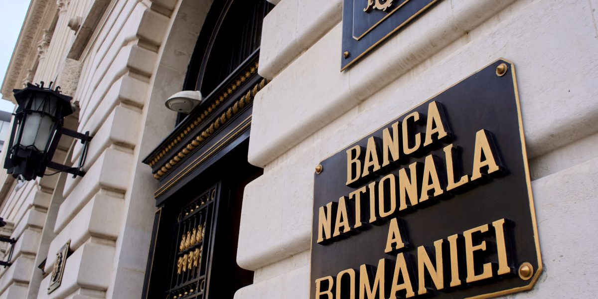 Salariul URIAȘ al lui Mugur Isărescu: Câți bani încasează lunar la BNR