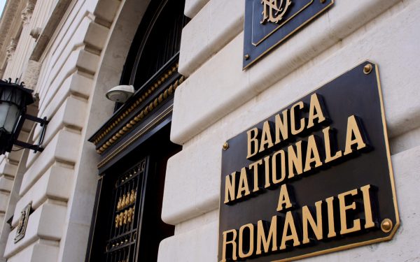 Salariul URIAȘ al lui Mugur Isărescu: Câți bani încasează lunar la BNR