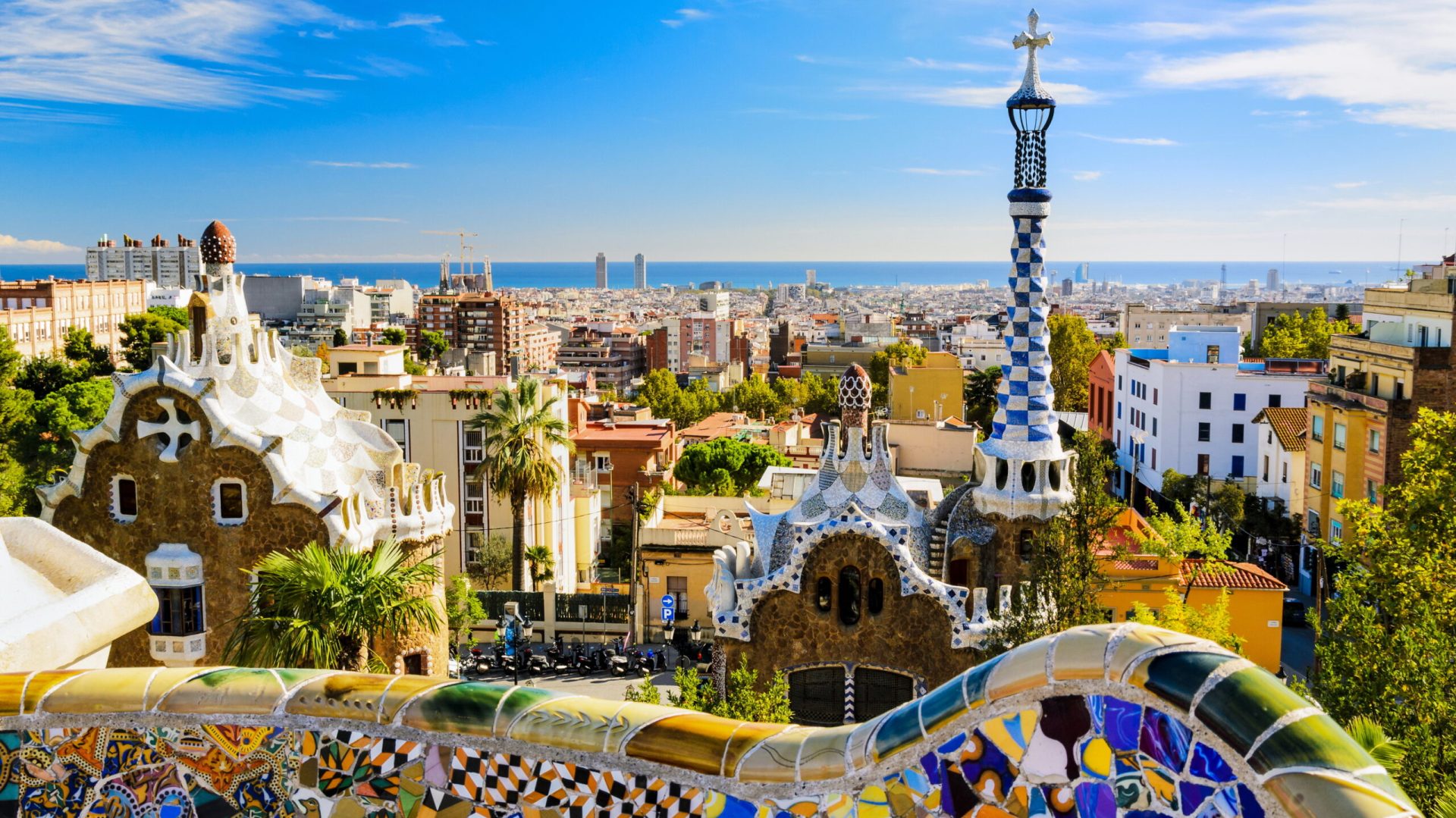 Din aprilie 2026, taxa turistică aplicată în Barcelona a fost majorată semnificativ, dublându-și valoarea în comparație cu sezonul anterior