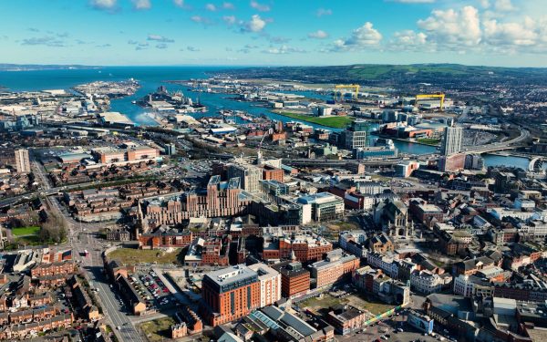 Inul renaște la Belfast: De la simbol industrial, la noua identitate culturală și fashion
