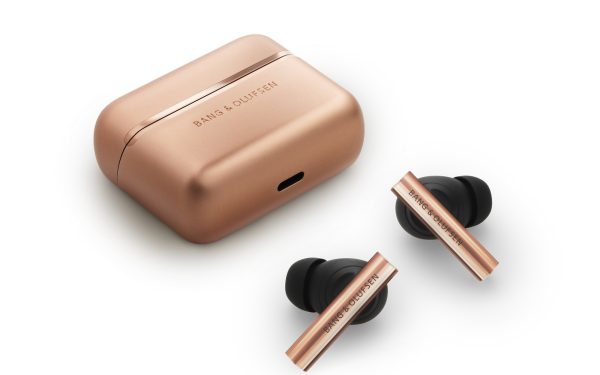 Beo Grace: Căștile de lux B&O vin în „mierea” Honey Tone. Prețul? Uită de criza!