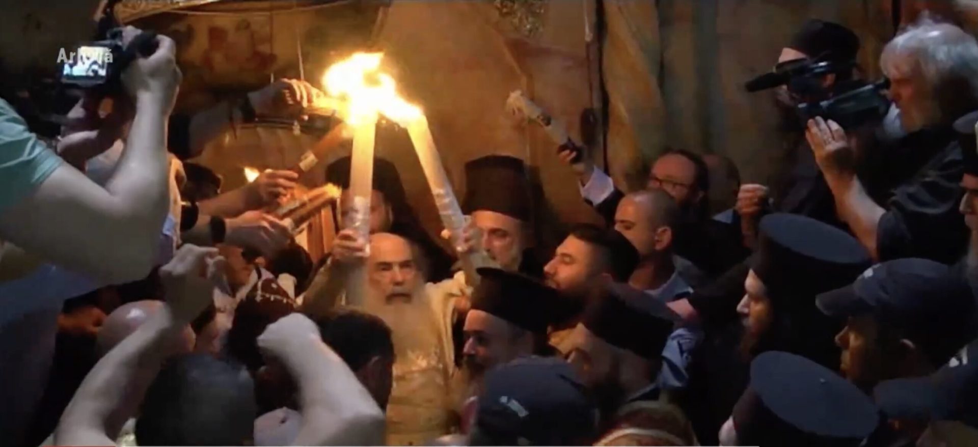 Biserica Sfântului Mormânt din Ierusalim își redeschide porțile după 40 de zile de restricții Biserica Sfântului Mormânt din Ierusalim a fost redeschisă pentru credincioși, după o perioadă de 40 de zile în care accesul a fost restricționat