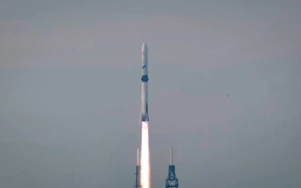 Blue Origin reușește: racheta New Glenn, RE-folosită pentru prima dată