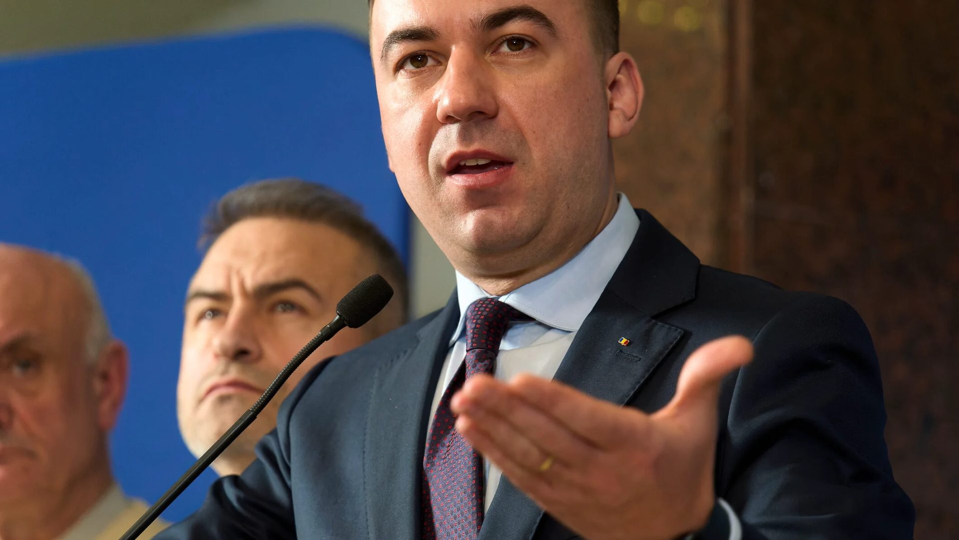 Situația prețurilor la carburanți va necesita timp pentru a se stabiliza, potrivit declarațiilor ministrului Bogdan Ivan