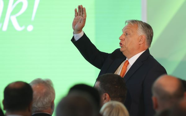 Orban, debarcat: Reacții puternice la Bruxelles și Paris