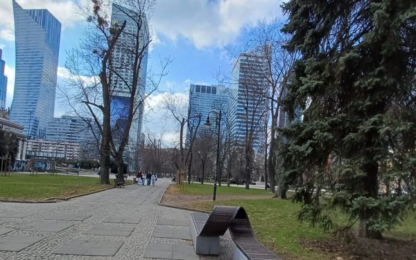 Varșovia, model pentru București: Trotuare libere și sute de km de piste