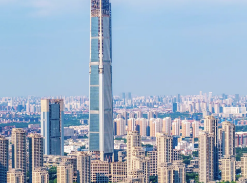 China: Zgârie-norul colosal, așteptat 18 ani, e gata. Va detrona recorduri