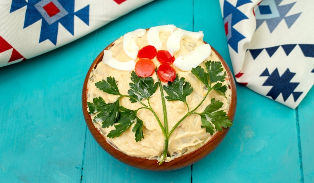 Cât rezistă, de fapt, salata boeuf la frigider? Află după câte zile se strică