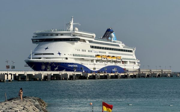 Vas de croazieră, curaj la Ormuz: Prima navă civilă, sfidare la adresa războiului