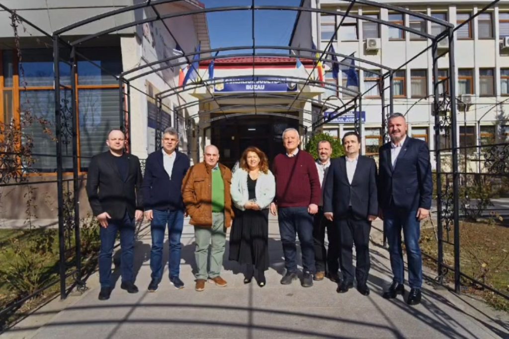 Managerul Spitalului Clinic Județean de Urgență Bihor, Gheorghe Carp, a fost invitat de președintele Consiliului Județean Buzău, Marcel Ciolacu, pentru o vizită de două zile menită să îi prezinte experiența și modelul de succes al consorțiului medical de la Oradea
