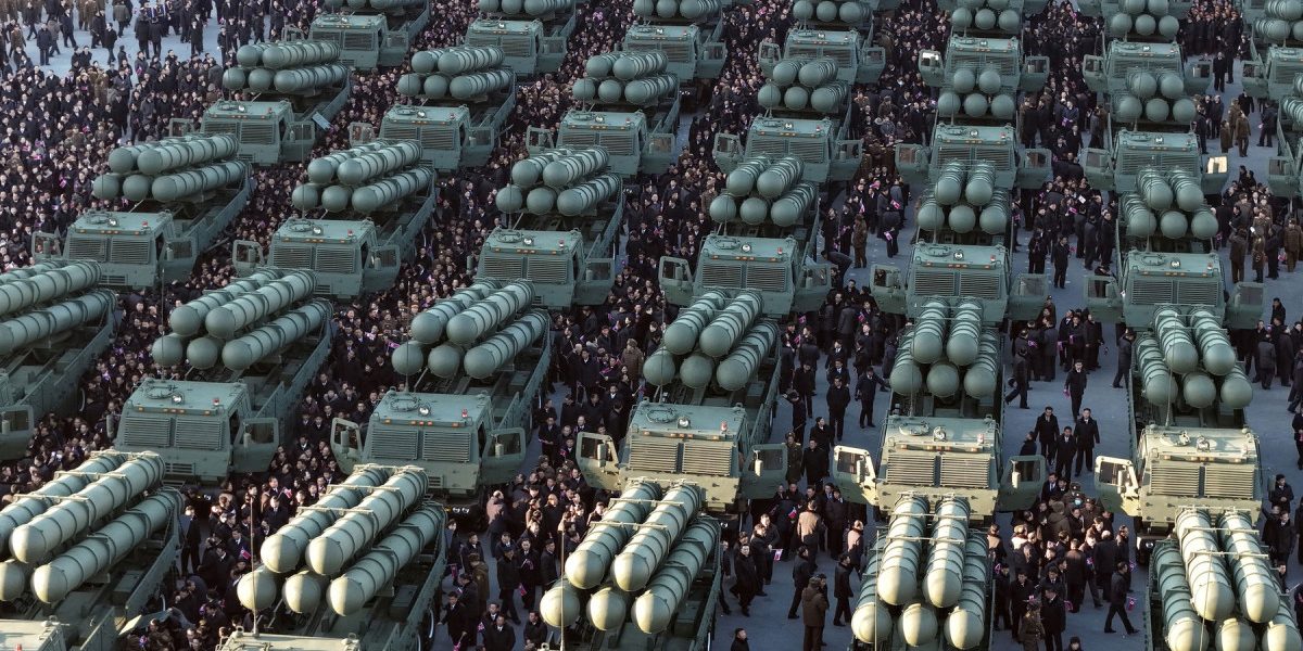 Coreea de Nord lansează rachete: Seulul convoacă o reuniune de urgență