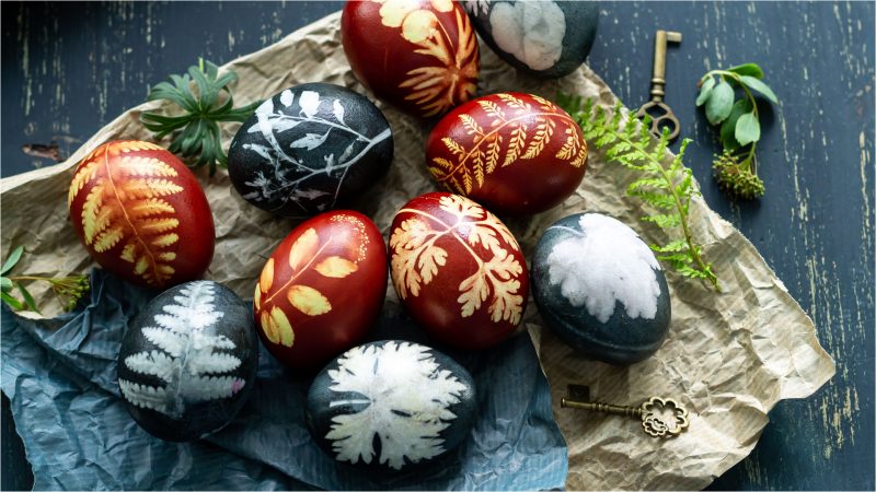 De Paște, vopsirea ouălor devine o activitate tradițională, iar variantele naturale de colorare câștigă tot mai mult teren