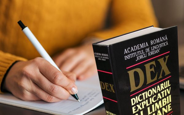 De unde vine „lipsit de scrupule”? Semnificația, total schimbată