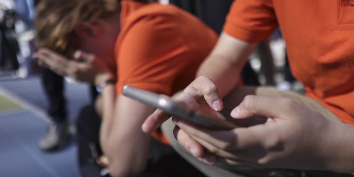 CE: Comisia Europeană REPARĂ aplicația de verificare vârstă, după ce s-au găsit BREȘE