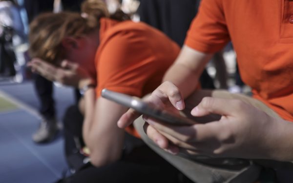 CE: Comisia Europeană REPARĂ aplicația de verificare vârstă, după ce s-au găsit BREȘE