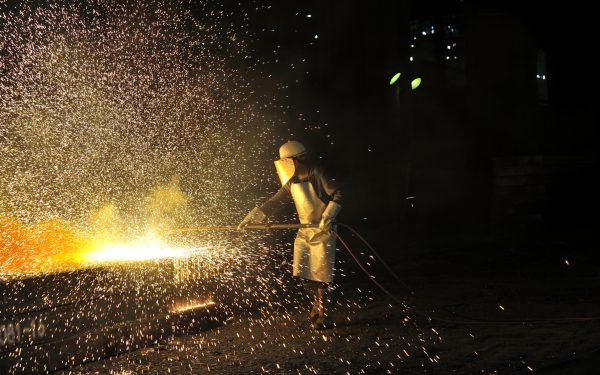 UE lovește otelul chinezesc: taxe vamale DUBLATE pentru a proteja industria europeană