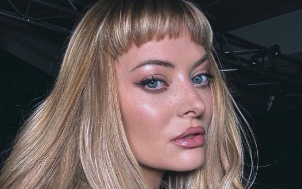 Transformarea spectaculoasă a Deliei: De la debut la star, un succes răsunător