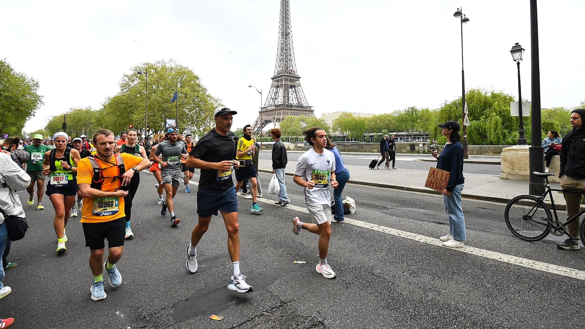 Maratonul de la Paris se desfășoară în exact o săptămână, fiind așteptați peste 60.000 de alergători din întreaga lume pentru cea mai importantă cursă organizată în capitala Franței