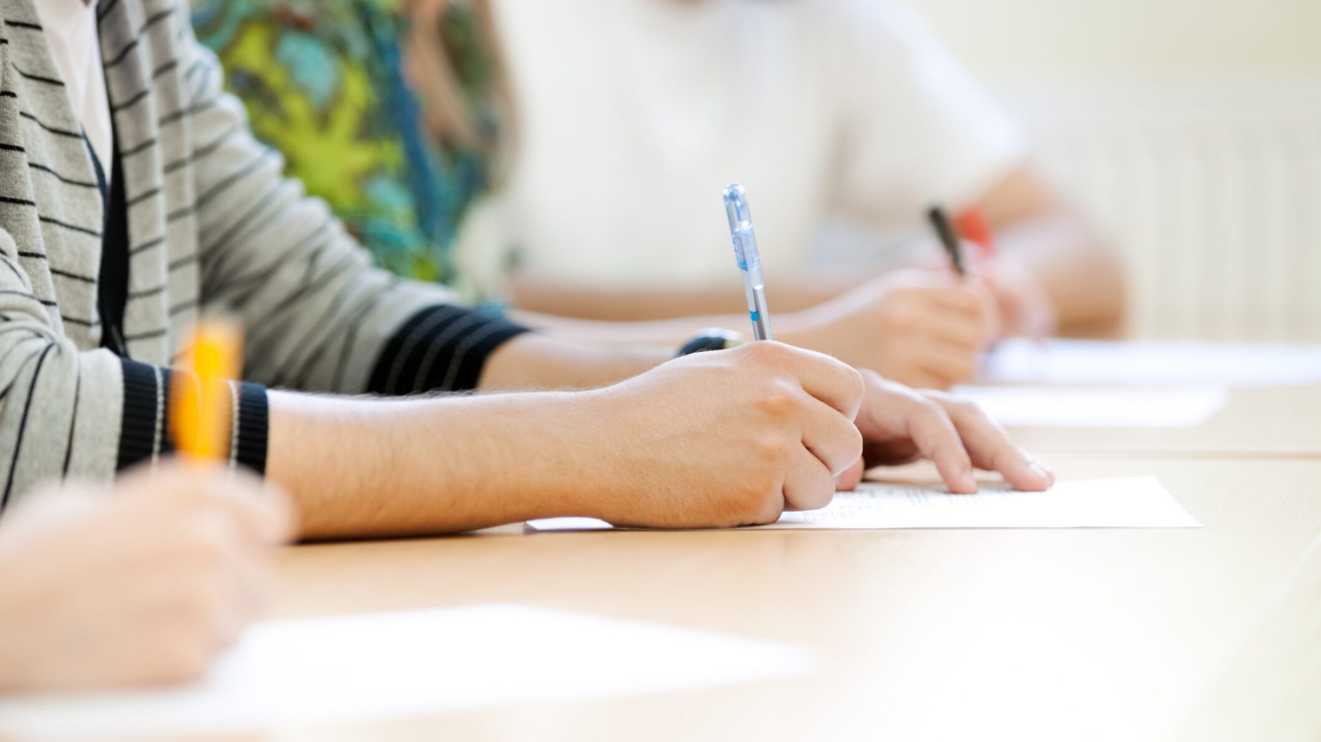 Simularea Bacalaureatului 2026: Rezultate în Urcare, Semn de Optimism Rezultatele simulării probelor scrise ale examenului național de bacalaureat, desfășurată în perioada 23 – 26 martie 2026, indică o îmbunătățire generală a performanțelor elevilor