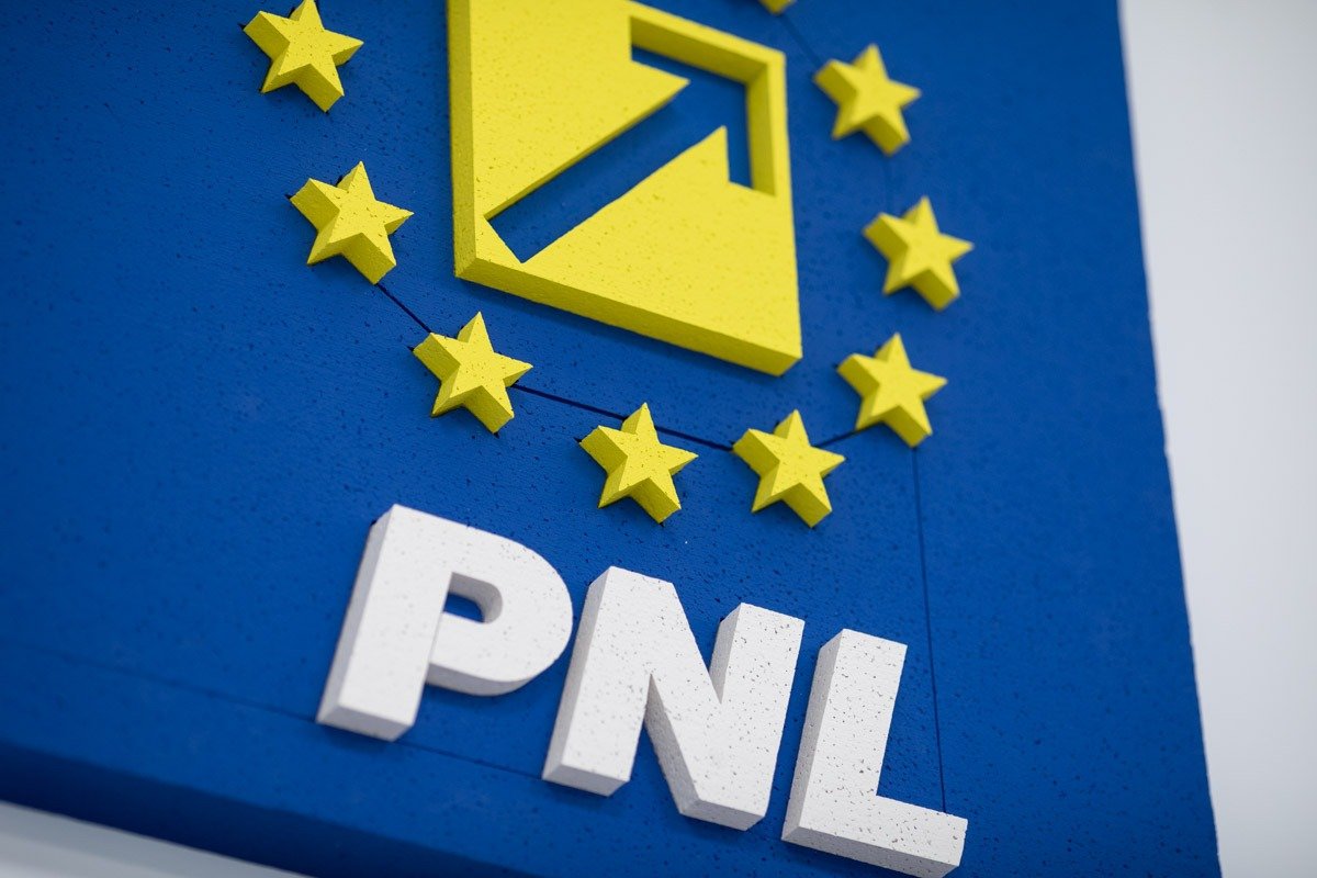 Președintele Senatului reafirmă sprijinul pentru Guvernul Bolojan Președintele Senatului, Mircea Abrudean, a declarat marți că Partidul Național Liberal (PNL) nu are în plan să renunțe la susținerea premierului Ilie Bolojan, indiferent de deciziile Parlamentului sau ale altor foruri politice